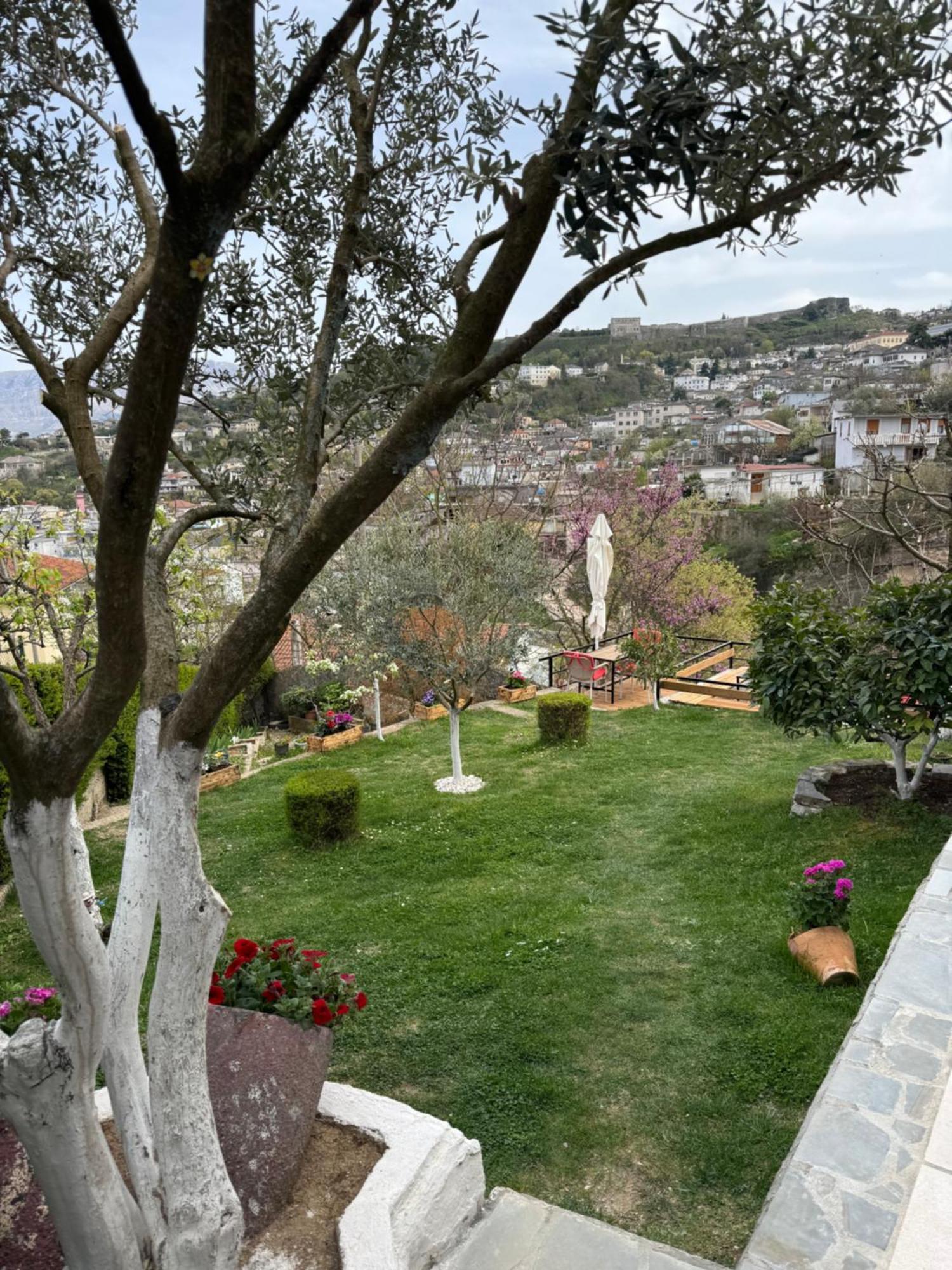 Ilvi Guesthouse Gjirokastra Kültér fotó
