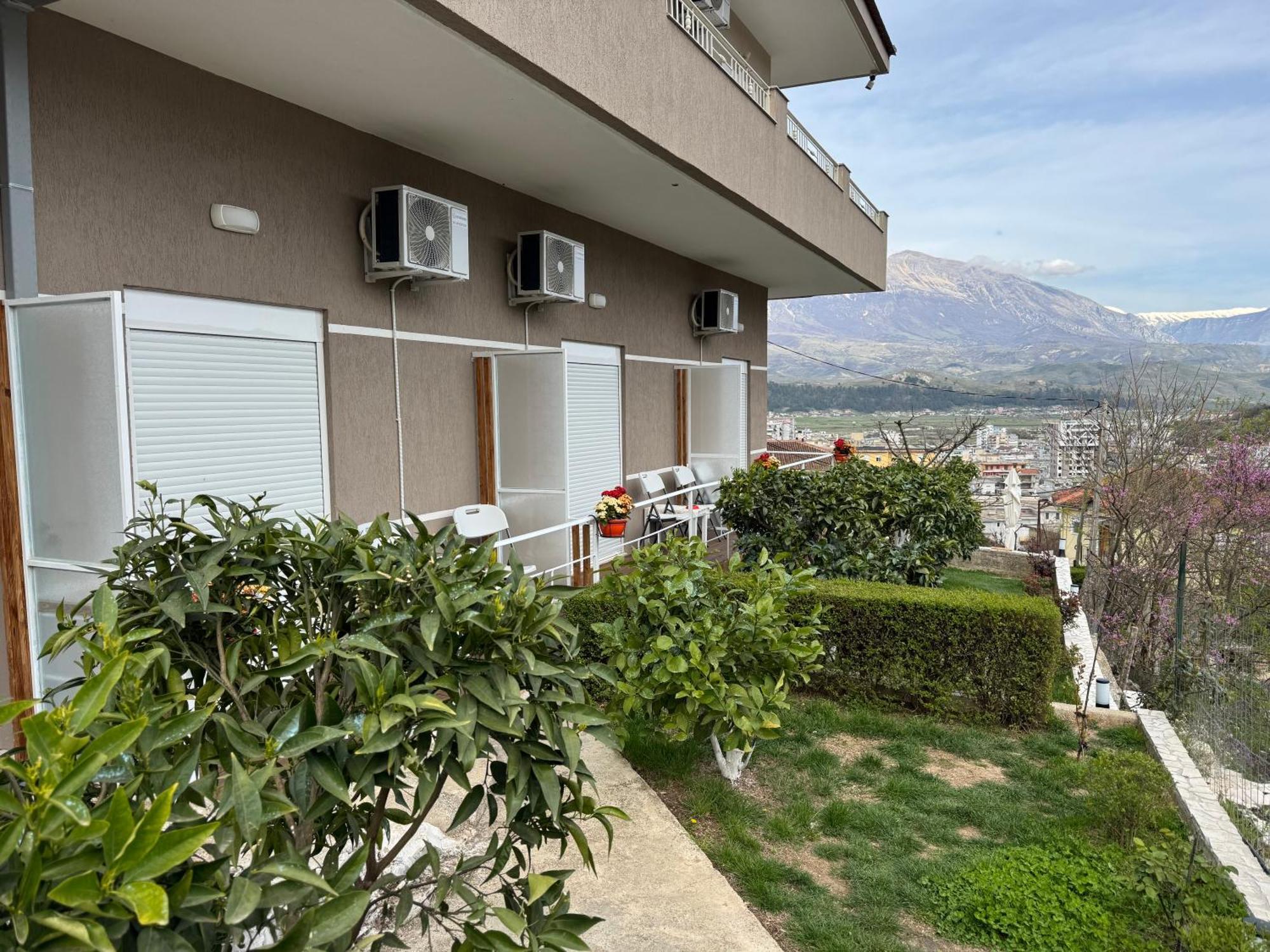 Ilvi Guesthouse Gjirokastra Kültér fotó