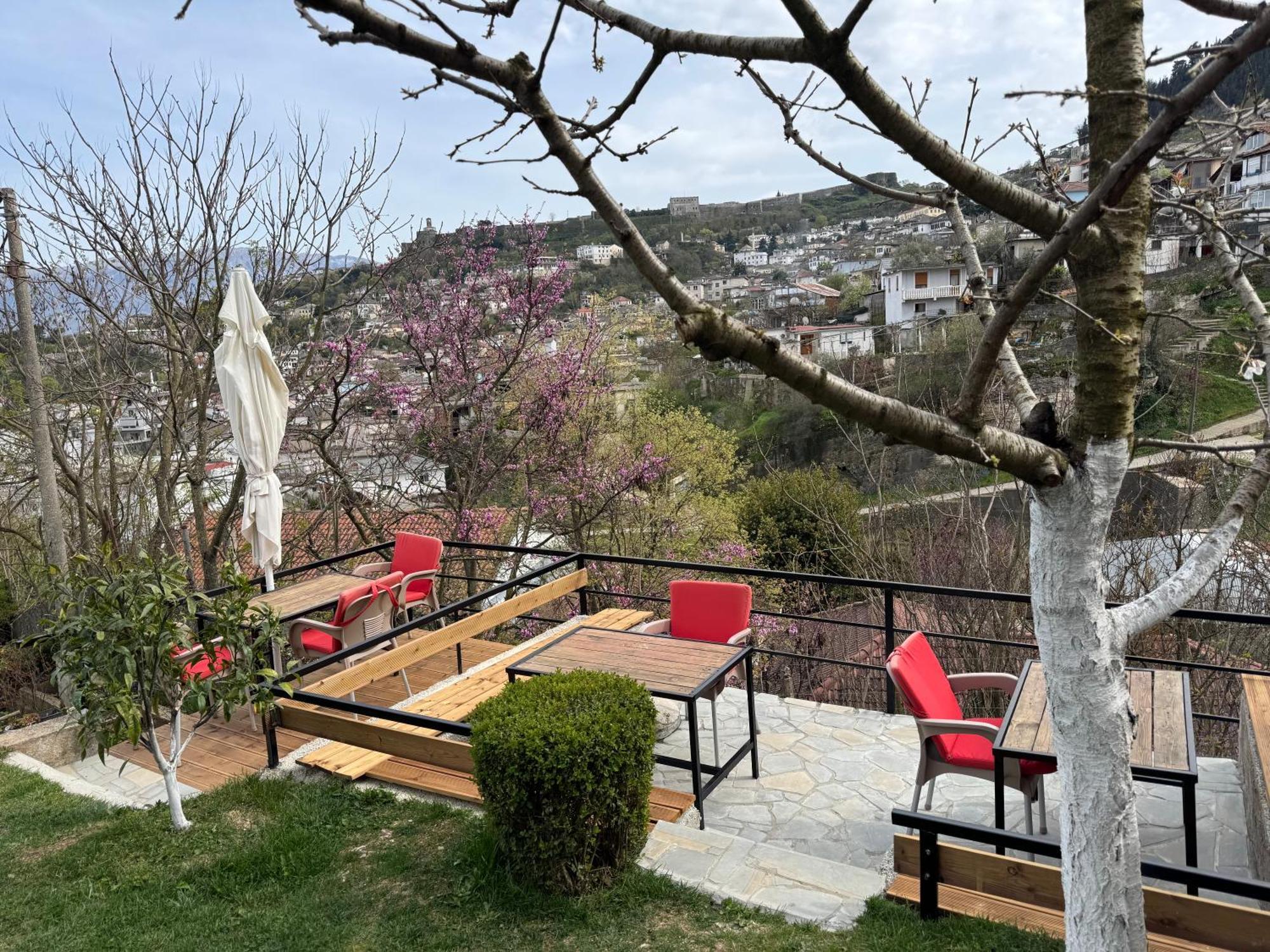 Ilvi Guesthouse Gjirokastra Kültér fotó
